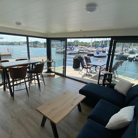 Urlaub Auf Dem Wasser Mit Einmaligen Ausblick - Well Hausboote Boltenhagen 10 Ngoại thất bức ảnh