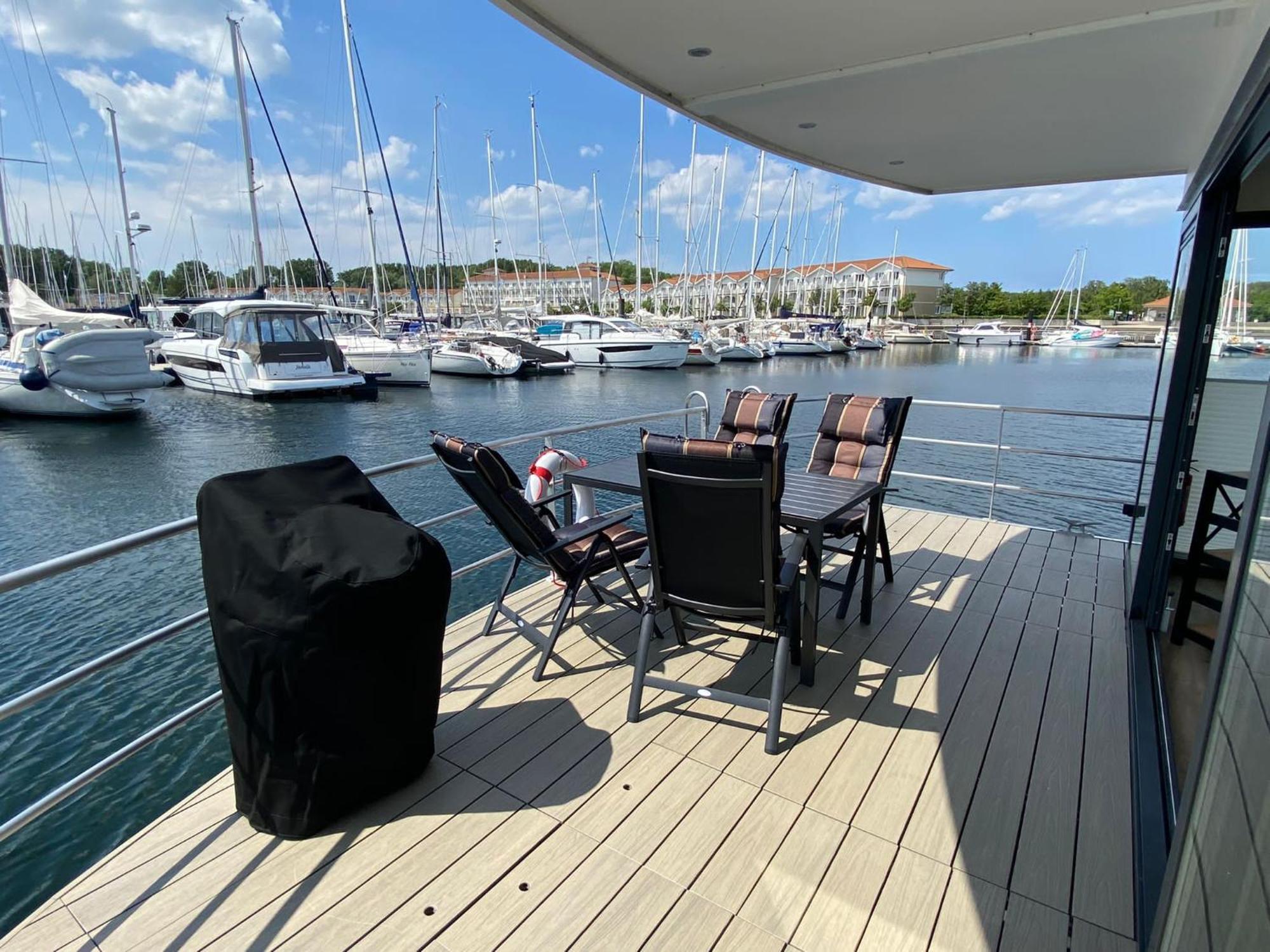 Urlaub Auf Dem Wasser Mit Einmaligen Ausblick - Well Hausboote Boltenhagen 10 Ngoại thất bức ảnh
